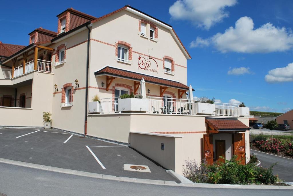Pre En Bulles Hotel Trépail Buitenkant foto